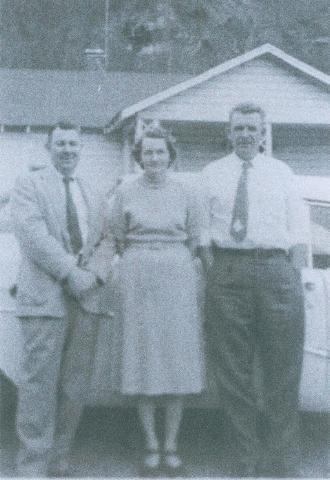 Austin Kelly, Edith Hooker Kelly, Bill Kelly in 1956.jpg