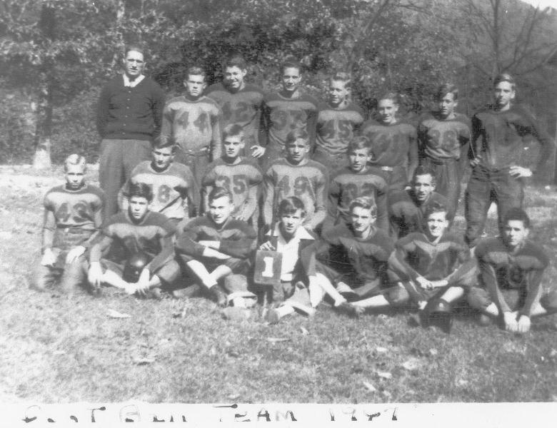 Black Star, 1947 Football Team.jpg