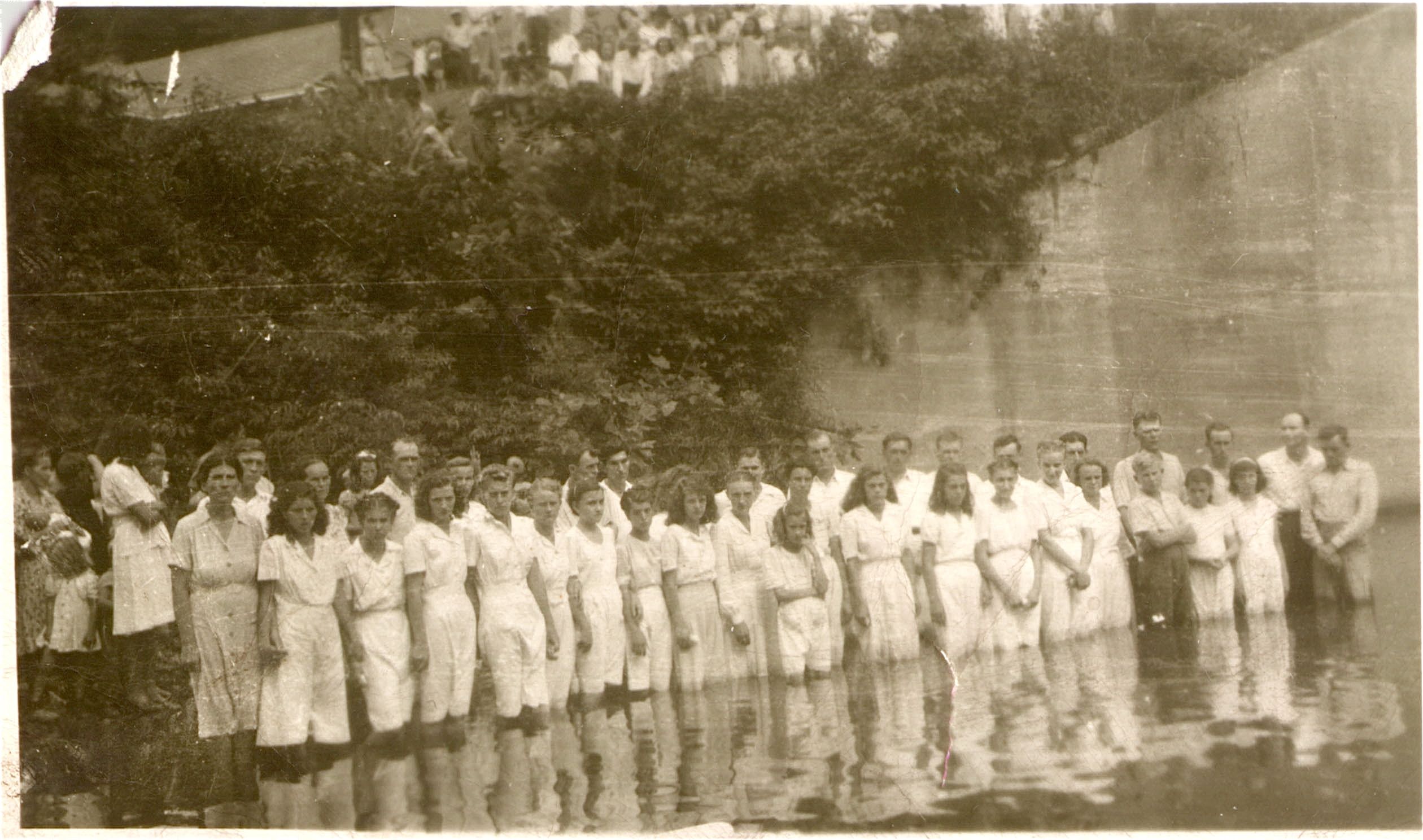 BAPTIZING_@_BLACKMONT_1947_.jpg