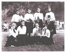 blackstar8thgradecheerleaders1956.jpg