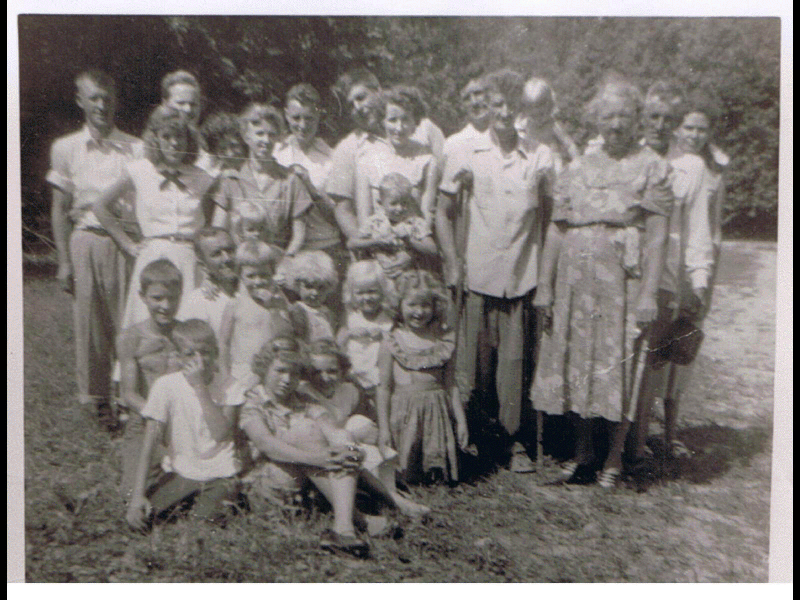 barton_family_1952.gif