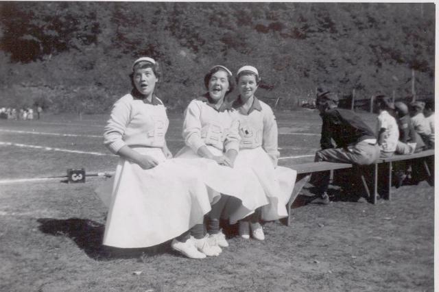 Black Star Cheerleaders, 1952.jpg